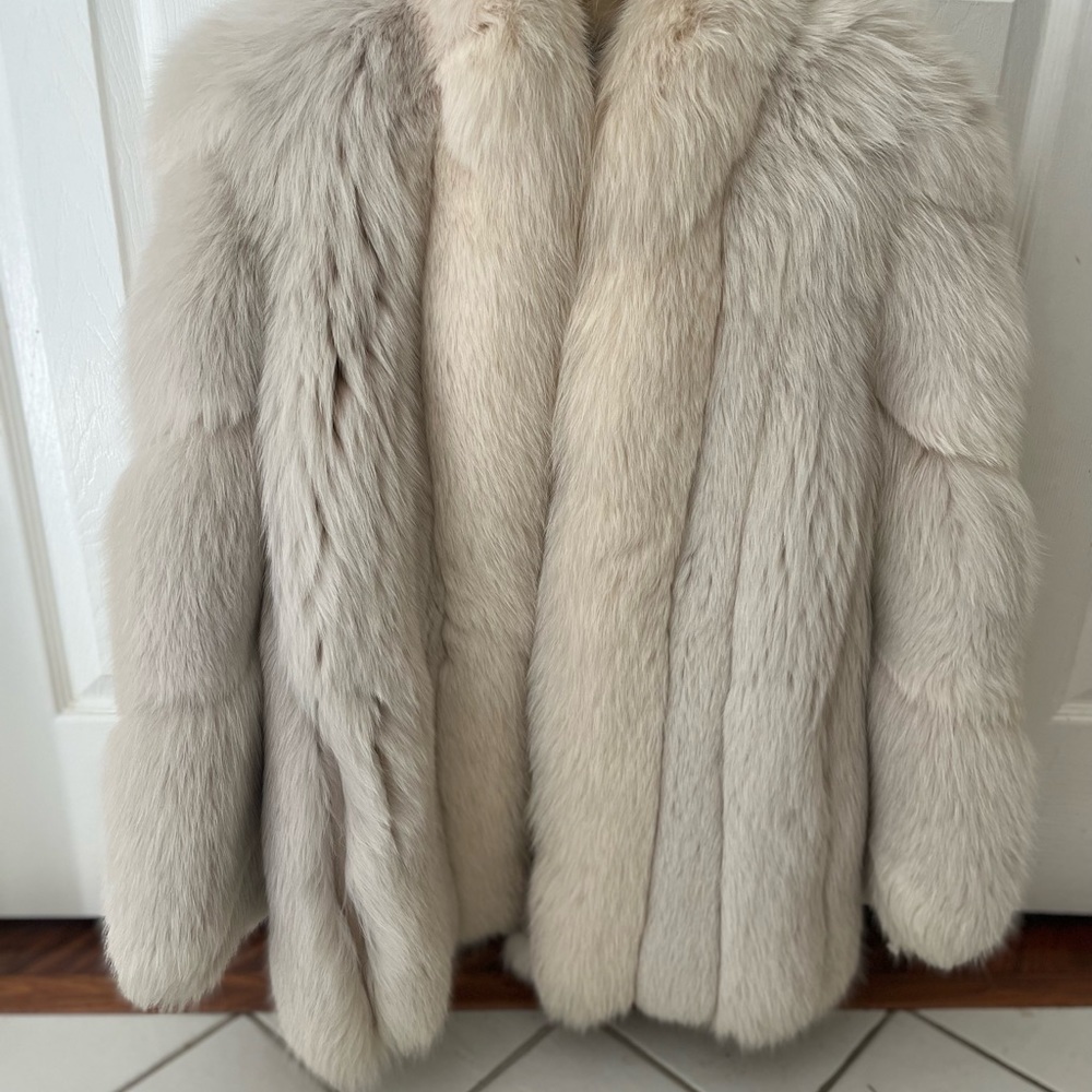 Fox fur coat! Excellent condition!
